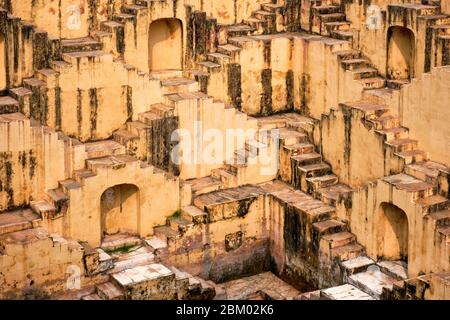 Treppen von Panna Meena ka Kund Steffwell in Jaipur, Rajasthan, Indien Stockfoto