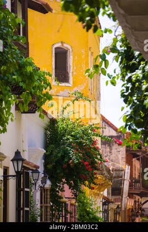 Blick auf eine Straße im schönen cartagena kolumbien Stockfoto