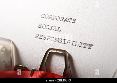 Corporate Social Responsibility Text mit einer Schreibmaschine geschrieben. Stockfoto