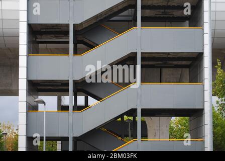 Docklands Light Railway Geometrie Form Curve Platforms Pontoon Dock DLR Station, Royal Docks, London Silvertown Stockfoto