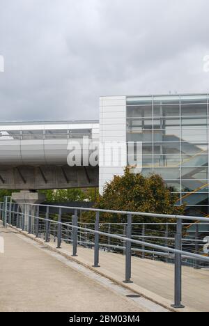 Docklands Light Railway Geometrie Form Curve Platforms Pontoon Dock DLR Station, Royal Docks, London Silvertown Stockfoto