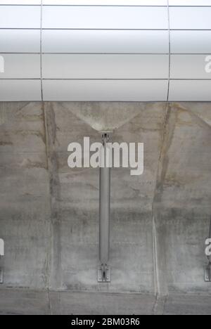 Docklands Light Railway Geometrie Form Curve Platforms Pontoon Dock DLR Station, Royal Docks, London Silvertown Stockfoto