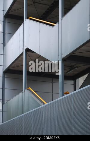 Docklands Light Railway Geometrie Form Curve Platforms Pontoon Dock DLR Station, Royal Docks, London Silvertown Stockfoto