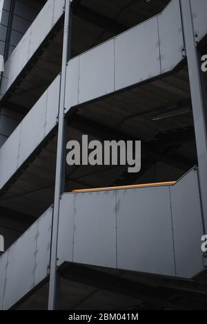 Docklands Light Railway Geometrie Form Curve Platforms Pontoon Dock DLR Station, Royal Docks, London Silvertown Stockfoto