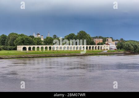 Jaroslaw-Hof, Stadtbild über den Fluss Wolchov, Veliky Nowgorod, Russland Stockfoto