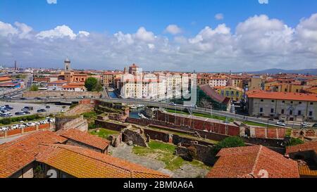 LIVORNO, ITALIEN - 28. APRIL 2019: Blick auf die Altstadt von Livorno von oben. Stockfoto