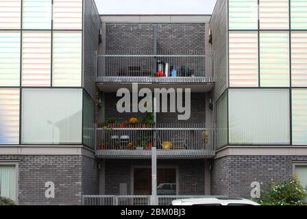 Moderne 2000er Jahre schillernde Farben preisgünstige Peabody Häuser Häuser Häuser auf Evelyn Road, Newham, London E16 1TU von Niall McLaughlin Architects Stockfoto