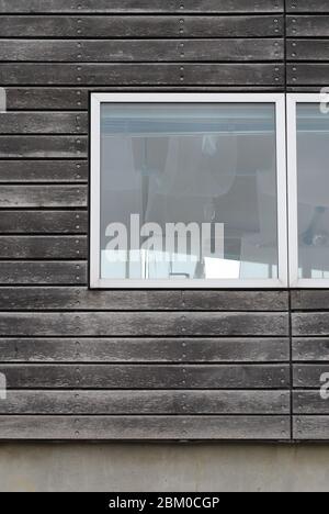 Weathered Timber Greenwich Yacht Club, 1 Peartree Way, Greenwich Peninsula, London SE10 0BW von Frankl and Luty Ltd Simon Luty Clare Frankl-Bertram Stockfoto