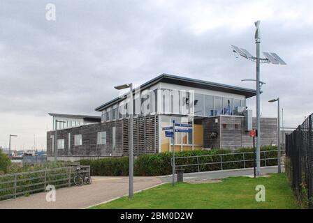 Weathered Timber Greenwich Yacht Club, 1 Peartree Way, Greenwich Peninsula, London SE10 0BW von Frankl and Luty Ltd Simon Luty Clare Frankl-Bertram Stockfoto