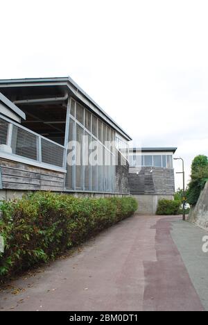 Weathered Timber Greenwich Yacht Club, 1 Peartree Way, Greenwich Peninsula, London SE10 0BW von Frankl and Luty Ltd Simon Luty Clare Frankl-Bertram Stockfoto