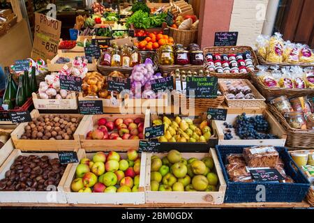 französische Marktstand Stockfoto