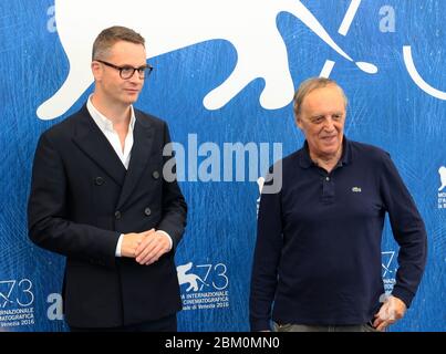 VENEDIG, ITALIEN - SEPTEMBER 02: Nicolas Winding Refn und Dario Argento nehmen an der Fotozelle von 'Dawn of the Dead - European Cut' Teil Stockfoto