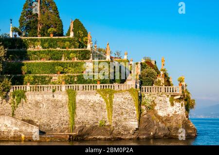 Stresa/ italien: Italienischer Garten mit Skulpturen der isola bella im maggiore See Stockfoto