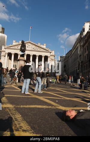 Anti-G20-Demonstranten, außerhalb des Mansion House, in der Nähe der Bank of England, City of London, Großbritannien. April 2009 Stockfoto