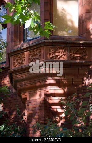 Red Brick Terracotta Gothic St. Pauls Hotel The Melody Whisky Bar, 153 Hammersmith Road, Hammersmith, London W14 0QL by Alfred Waterhouse Stockfoto