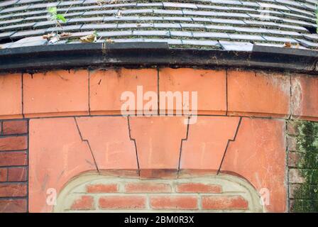 Red Brick Terracotta Gothic St. Pauls Hotel The Melody Whisky Bar, 153 Hammersmith Road, Hammersmith, London W14 0QL by Alfred Waterhouse Stockfoto