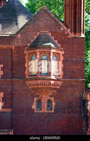 Red Brick Terracotta Gothic St. Pauls Hotel The Melody Whisky Bar, 153 Hammersmith Road, Hammersmith, London W14 0QL by Alfred Waterhouse Stockfoto