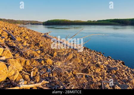 Schweine Auge Insel und felsigen Ufern des mississippi Fluss im Süden saint paul Stockfoto