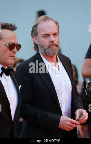 Venedig, Italien. September 2016 Hugo Weaving besucht die Fotoschau des Films "Hacksaw Ridge" während des 73. Filmfestivals in Venedig. Stockfoto