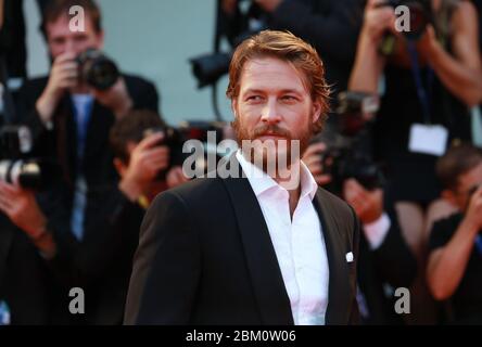 Venedig, Italien. September 2016. Luke Bracey besucht die Fotoschau des Films 'Hacksaw Ridge' während des 73. Filmfestivals in Venedig. Stockfoto