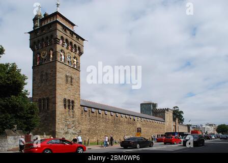 Neugotische Festung Cardiff Castle, Castle Street, Cardiff, Wales CF10 3RB Stockfoto