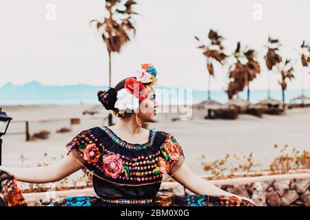 Volkstanz am Strand in Loreto, Mexiko, 2020 Stockfoto