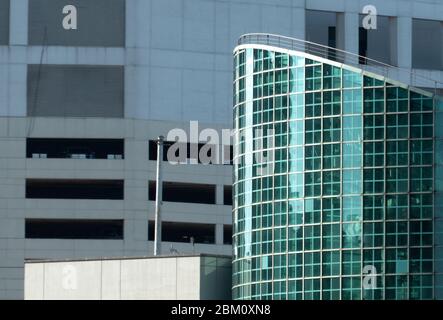 Modernes Architekturgebäude außerhalb von New Orleans, Louisiana, USA Stockfoto