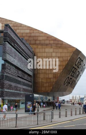 Reentwicklung Arts Centre Slate Copper Wales Millennium Centre, Bute Place, Cardiff CF10 5AL von Percy Thomas Partnership Jonathan Adams Stockfoto