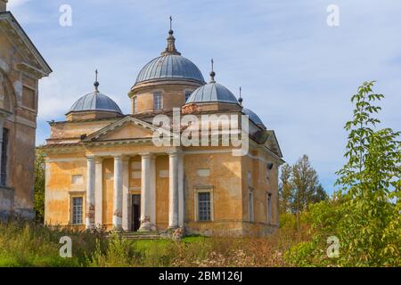 Boris und Gleb Kathedrale und Erlöser Glockenturm, 1827, staritsa, Twer Region, Russland Stockfoto