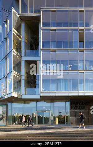 Außenfassade. Circus West Village - Battersea Power Station, London, Vereinigtes Königreich. Architekt: Simpsonhaugh, 2018. Stockfoto