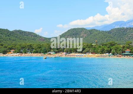 Kemer, Türkei - 20. Juni 2018:Resort mit Mittelmeer mit azurblauem Wasser in Kemer, Türkei Stockfoto