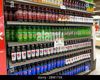 Orlando,FL/USA-5/4/20: Eine Anzeige von Pepsi Softdrink-Produkten Gang in einem Publix Lebensmittelgeschäft in Orlando, Florida. Stockfoto