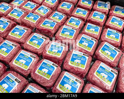 Orlando,FL/USA-5/3/20: Eine Anzeige von Ground Beef in einem Whole Foods Market Supermarkt. Stockfoto