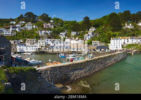 Malerischer Fischerhafen von Polperro Stockfoto