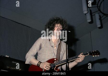 Mick Abrahams tritt am 10. Juni 1970 mit der britischen Bluesrock-Band Blodwyn Pig in den Anson Rooms der Students Union der Bristol University auf. Er gründete die Band, nachdem er Jethro Tull verlassen hatte. Ebenfalls auf dem Bilde waren die Blues-Rock-Band Ten Years After. Die Tickets kosten 10 Schilling, die Unterhaltung läuft von 22 bis 2 Uhr morgens. Stockfoto