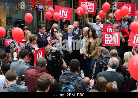 Rosie Winterton, Ed Miliband und Caroline Flint, Abgeordnete der Labour-Partei, und der Parteivorsitzenden Jeremy Corbyn, der sich für Labour in for Britain, in Doncaster, Stockfoto