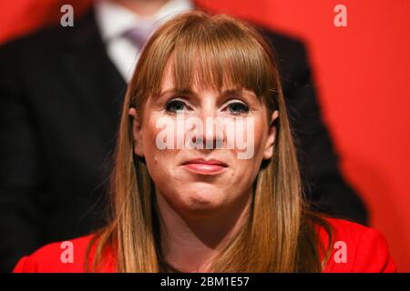 Schattenbildungssekretärin Angela Rayner während einer Kundgebung in Manchester, um die Parlamentswahlkampagne der Partei 2017 zu starten. Stockfoto