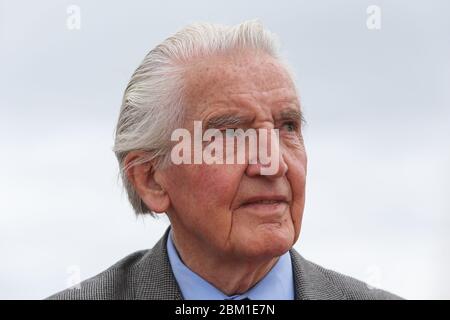 Der langjährige Labour-Abgeordnete für Bolsover Dennis Skinner spricht bei der Durham Miners' Gala in der Grafschaft Durham, Großbritannien, an Unterstützer Stockfoto