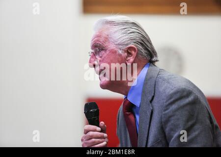 Veteran Labour MP für Bolsover Dennis Skinner beim Start der Kampagne des Leeds East MP Richard Burgon, bei einer Kundgebung in Crossgates, Lee, wiedergewählt zu werden Stockfoto