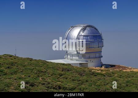 Roque de los Muchachos, La Palma/Spanien; September 12 2018: Roque de los Muchachos Observatory Telescope, mit Sonnenlicht, Garafía, La Palma Stockfoto