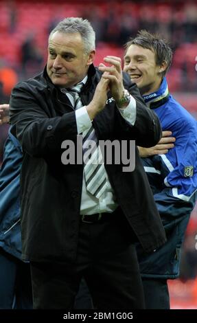 LONDON, GROSSBRITANNIEN. APRIL 06: Dave Jones Manager von Cardiff City während des FA Cup Halbfinales 2 zwischen Barnsley und Cardiff City im Wembley Stadium, London am 6t Stockfoto