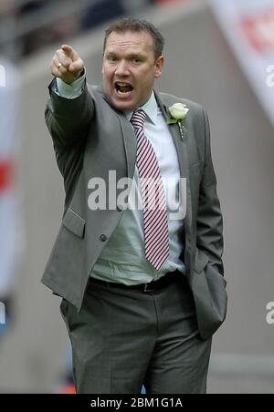 LONDON, GROSSBRITANNIEN. APRIL 06: Simon Davey Manager von Barnsley während des FA Cup Halbfinales 2 zwischen Barnsley und Cardiff City im Wembley Stadium, London am 6 Stockfoto