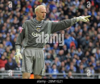 LONDON, GROSSBRITANNIEN. APRIL 06: Peter Enckelman von Cardiff City während des FA Cup Halbfinales 2 zwischen Barnsley und Cardiff City im Wembley Stadium, London am 6 Stockfoto