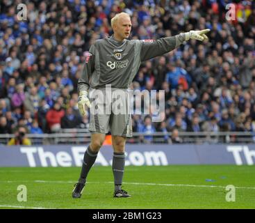 LONDON, GROSSBRITANNIEN. APRIL 06: Peter Enckelman von Cardiff City während des FA Cup Halbfinales 2 zwischen Barnsley und Cardiff City im Wembley Stadium, London am 6 Stockfoto