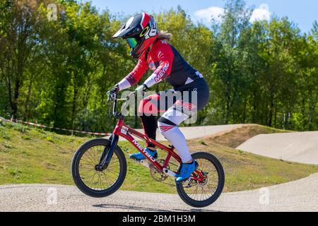 5. Mai 2020 Papendal, Niederlande erste Ausbildung holländischer BMX-Fahrer nach Corona-Lockdown Merel Smulders Stockfoto