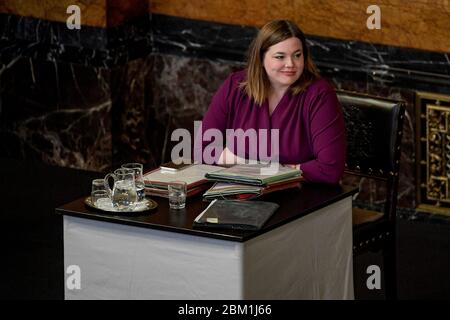 Hamburg, Deutschland. Mai 2020. Katharina Fegebank (Bündnis 90/DieGrünen), Hamburgs Wissenschaftssenatorin und zweite Bürgermeisterin lächelt bei der Sitzung des Hamburger Landtags. Quelle: Axel Heimken/dpa/Alamy Live News Stockfoto