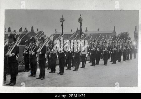 Viktorianische Kasernen, Soldaten auf Parade, Großbritannien Stockfoto