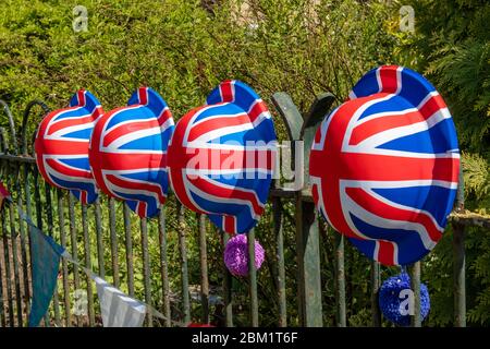 Union Jack Bowler Hüte zum 75. Jahrestag des VE Day Stockfoto