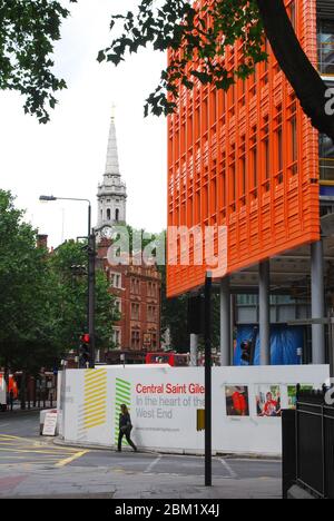 Moderne Architektur Farbe bunt verspielt hell lebendig glasierte Verkleidung Central Saint Giles, 1–13 St Giles High Street, London WC2H 8AB Renzo Piano Stockfoto