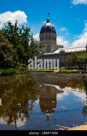 Royal Exhibition Building and Carlton Gardens, Melbourne, Australien - das erste Gebäude in Australien, das zum UNESCO-Weltkulturerbe ernannt wurde. Stockfoto